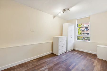 2 bedroom flat in 90 Talbot Road - Photo 2