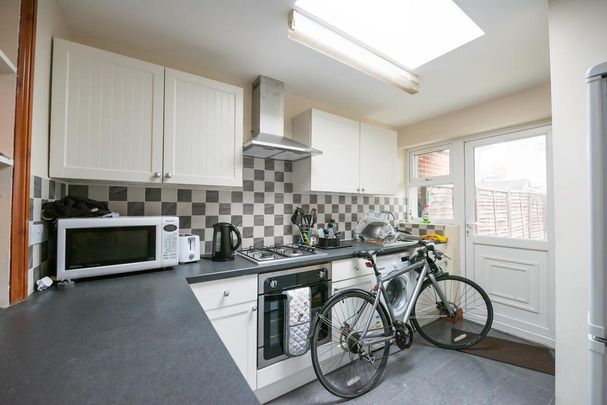 4 bedroom terraced house to rent - Photo 1