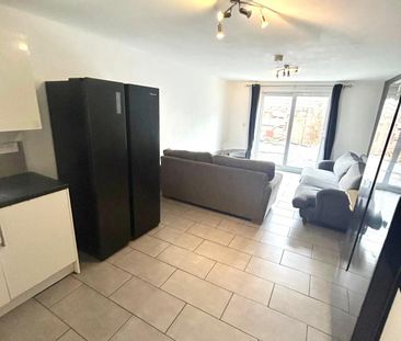 11 Bedroom Student Home – Llanbleddian Gardens - Photo 1