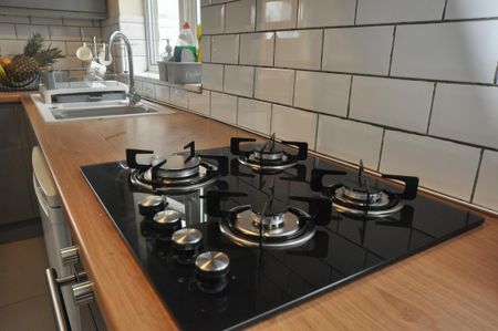 3 bedroom semi-detached house to rent - Photo 3