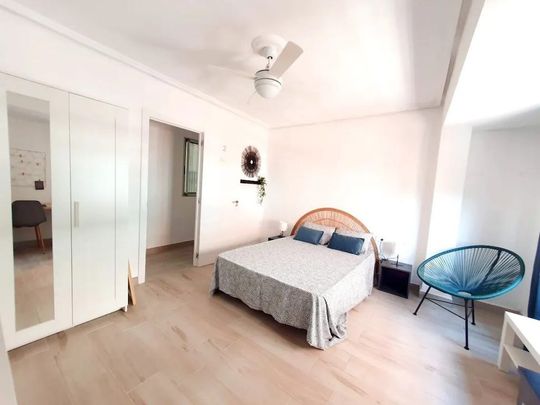 Carrer de la Reina, Valencia, Valencian Community 46011 - Photo 1