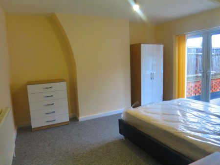 2 bedroom flat to rent - Photo 4