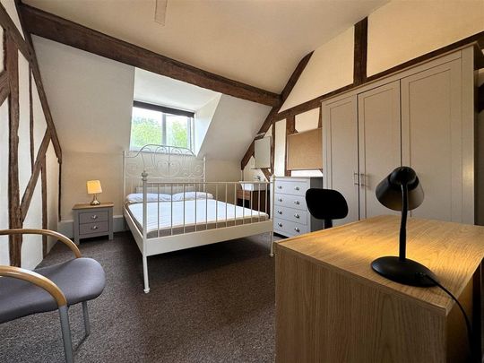 1 bedroom in a house share to rent - Photo 1