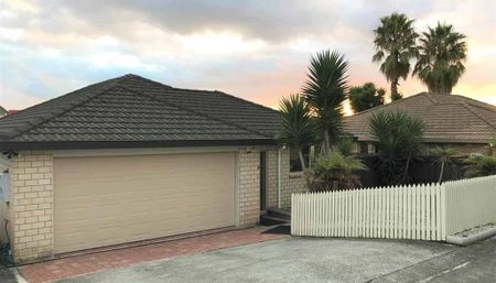 Hill Park Four Bedroom Two Bathroom - Photo 2