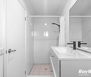 Spacious Family Home with Two Ensuited Bedrooms - Photo 4