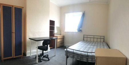3 bedroom flat to rent - Photo 3