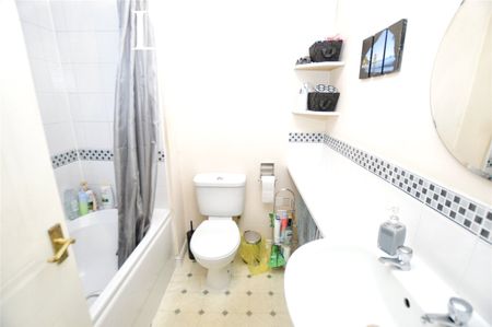 2 bedroom house to rent Mill Road, Mile End, Colchester, CO4 - Photo 3