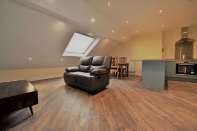 2 bedroom Flat in Woodsley Road, Leeds - Photo 3