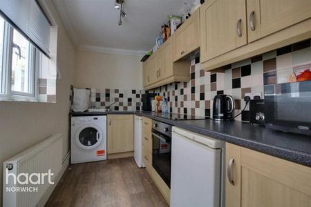 1 bedroom in a house share to rent - Photo 5