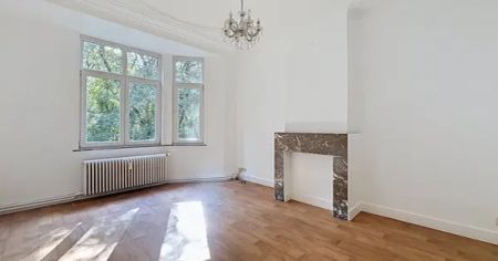 Zeer licht appartement met 2 slaapkamers – 95 m² – Met uitzicht op een park - Photo 2
