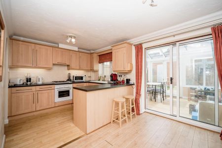 3 bedroom semi-detached house to rent - Photo 5