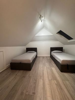 2 Bed Flat, Ilford, IG6 - Photo 1