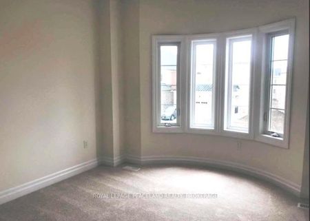 For Lease - 19 Botelho Circle, Aurora, Ontario - Photo 2