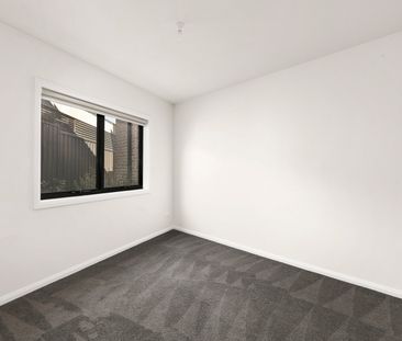 2/43 Albion Street, Essendon VIC 3040 - Photo 4