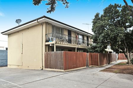Register to Inspect // SPACIOUS APARTMENT WITH COURTYARD! - Photo 2