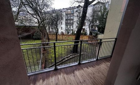 Traumhafte Denkmal-Wohnung mit Lift, Balkon, Parkett, Design Bad - Photo 2