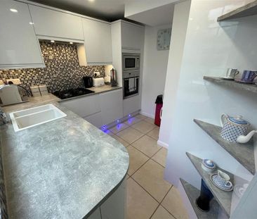 2 bedroom terraced house to rent - Photo 1