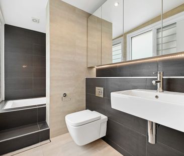 Stunning Sandstone Cottage in Peaceful Central Location - Photo 4