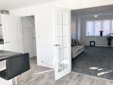 Wisteria Drive, Nottingham, NG12 - Photo 3