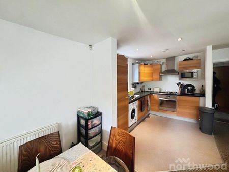 2 bedroom flat to rent - Photo 4