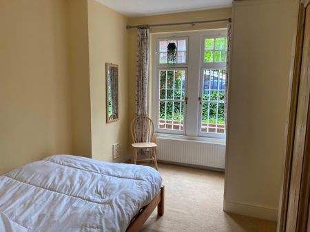 2 Bed Flat, West Kensington, W14 - Photo 3