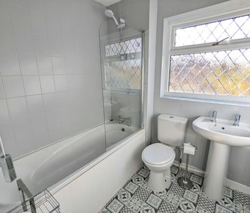 Town house to rent on - Photo 1