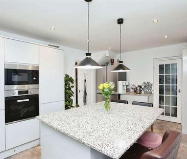 Woodfield Road, Talbot Green, Pontyclun, CF72 - Photo 2