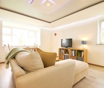 Epworth Court, 18 Hooley Range, Heaton Moor, Stockport, SK4 4HU - Photo 4