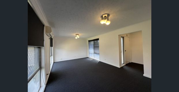 For Rent: Spacious Family Home in Sunshine - Photo 1