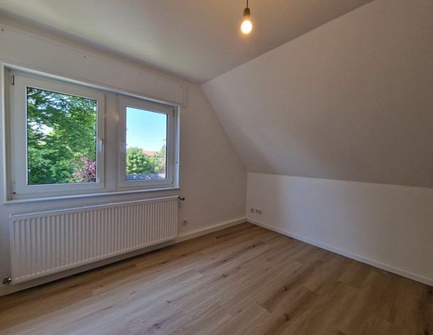 4 ZKB-Dachgeschosswohnung Nähe Miele - Photo 1