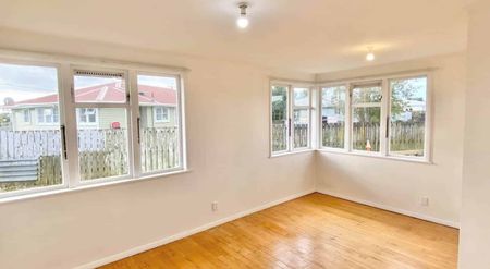 Prime Location 2-3 Bedroom - Photo 3