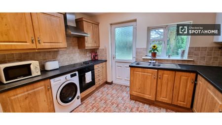 Room for rent in 6-bedroom apartment in Dublin - Photo 2