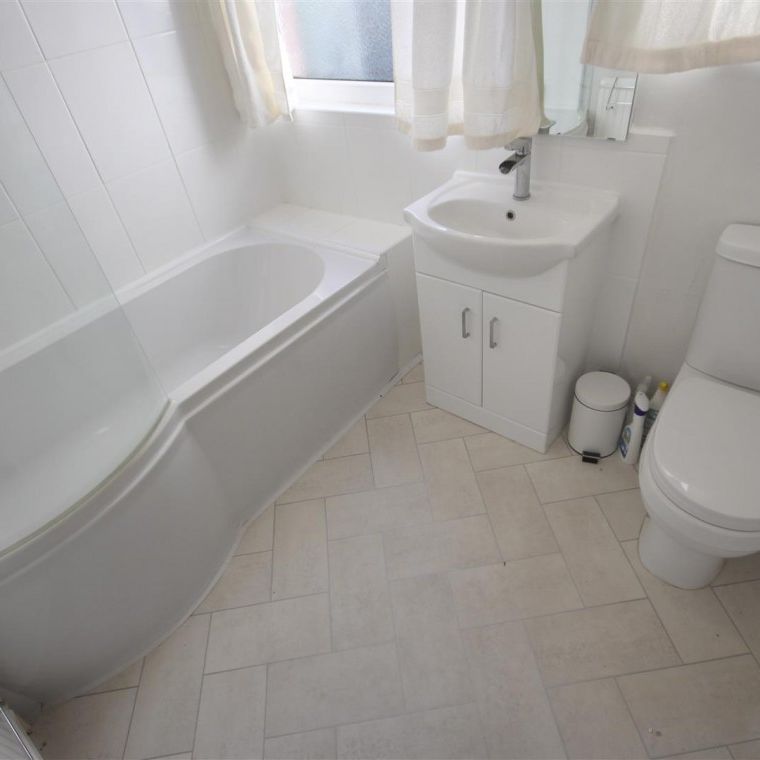 3 Bedroom Bungalow - Detached To Let - Photo 1