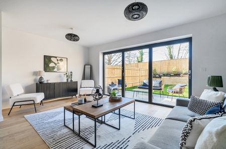 3 bedroom semi-detached house to rent - Photo 2