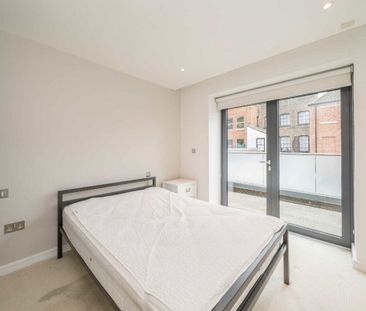 Farm Yard, Windsor, SL4 - Photo 4