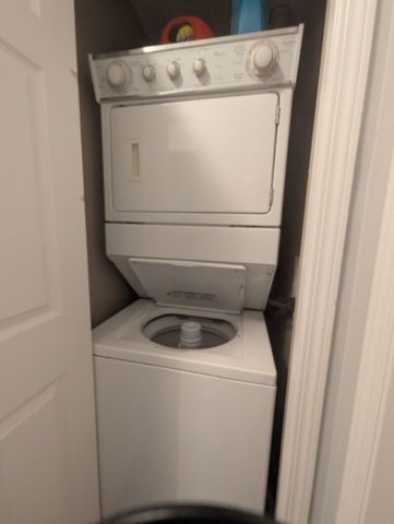 Furnished 1 bed/1 bath Condo in Lovely Pinnacle Pointe - Photo 4