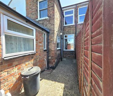 2 bedroom terraced house to rent - Photo 4
