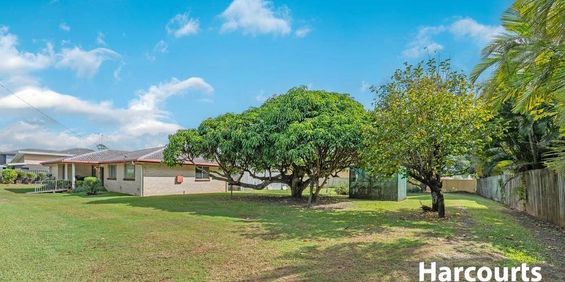 Spacious Family Home on Nearly Half an Acre - Just Minutes to CBD & Bargara Beach - Photo 3