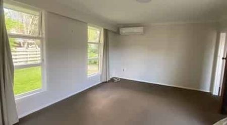 Three-Bedroom Home – Prime Chartwell Location - Photo 3