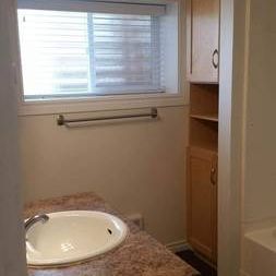 2 bed lower home near VIU - Photo 4