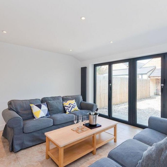 6 bedroom semi-detached house to rent - Photo 1