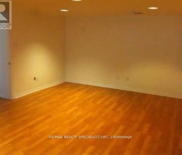 23 TUNBRIDGE CRESCENT - Photo 1