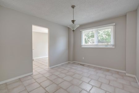 For Lease - 265 Mississaga Street, Oakville, Ontario - Photo 2