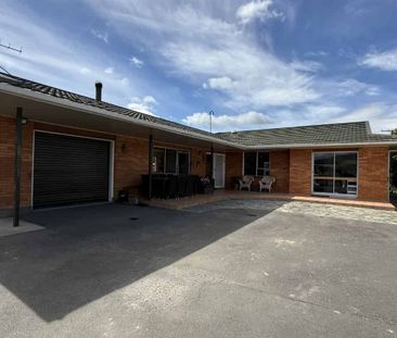 4 Bedroom Home in Spring Creek - Photo 5