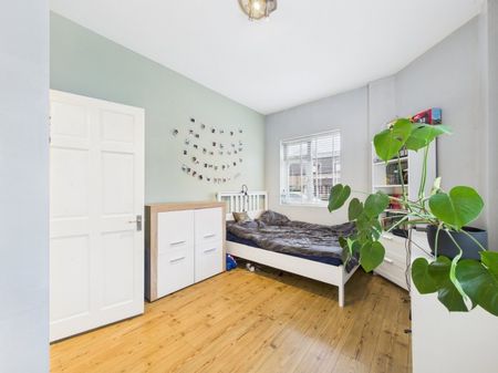 Ferndale Road, Ashford, Middlesex,TW15 - Photo 2