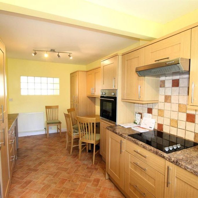 2 bedroom semi-detached bungalow to rent - Photo 1
