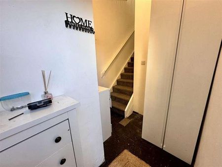 Bilton Road, Perivale, Greenford, UB6 - Photo 2