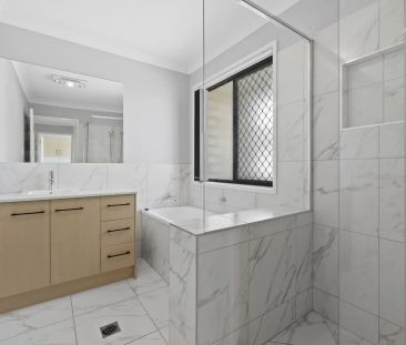 Family Home with Ducted Air-conditioning & Solar Electricity - Photo 1