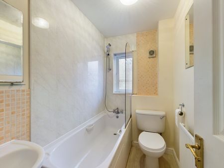 Court View, Stonehouse, Gloucestershire, GL10 - Photo 5