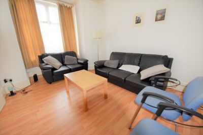 4 bedroom House in Brudenell View, Leeds - Photo 3